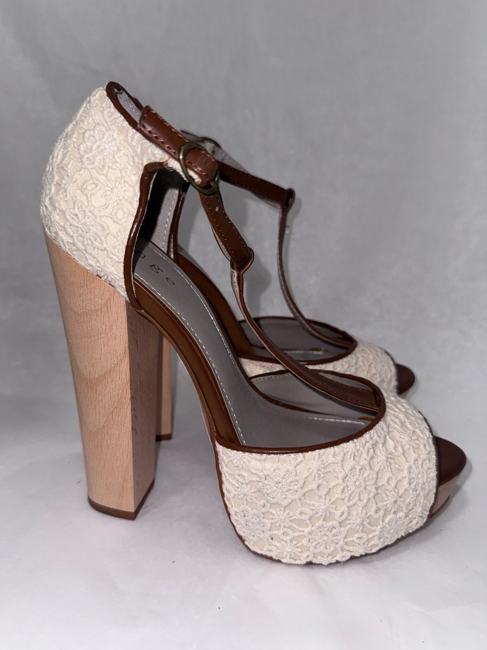 Hinge brand "Asher" t-strap sandals
